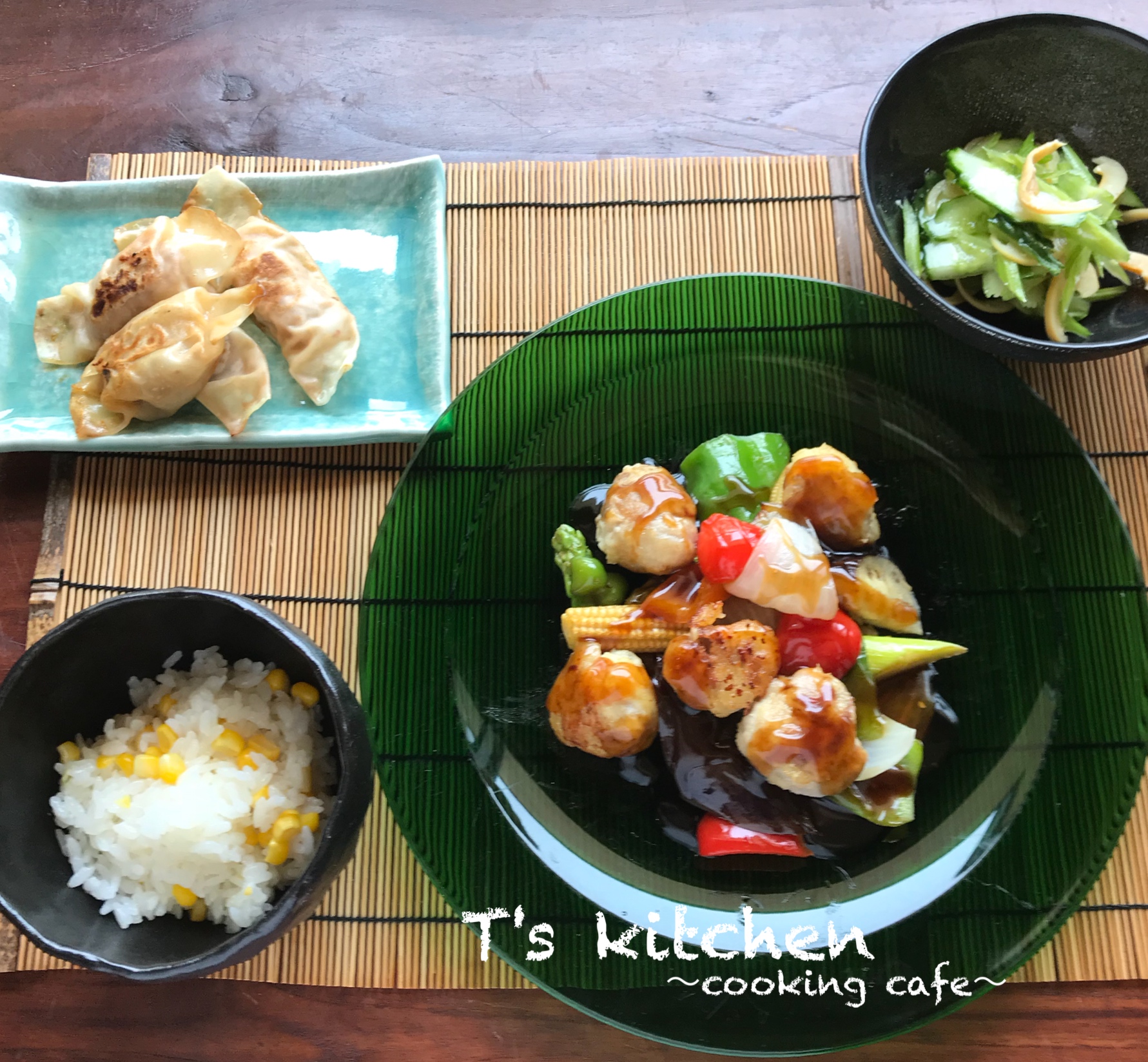 彩り野菜と豚肉の黒酢あんかけ